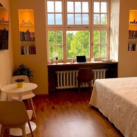 Centrally Located Apartment Overlooking Vermanes Park Рига Экстерьер фото