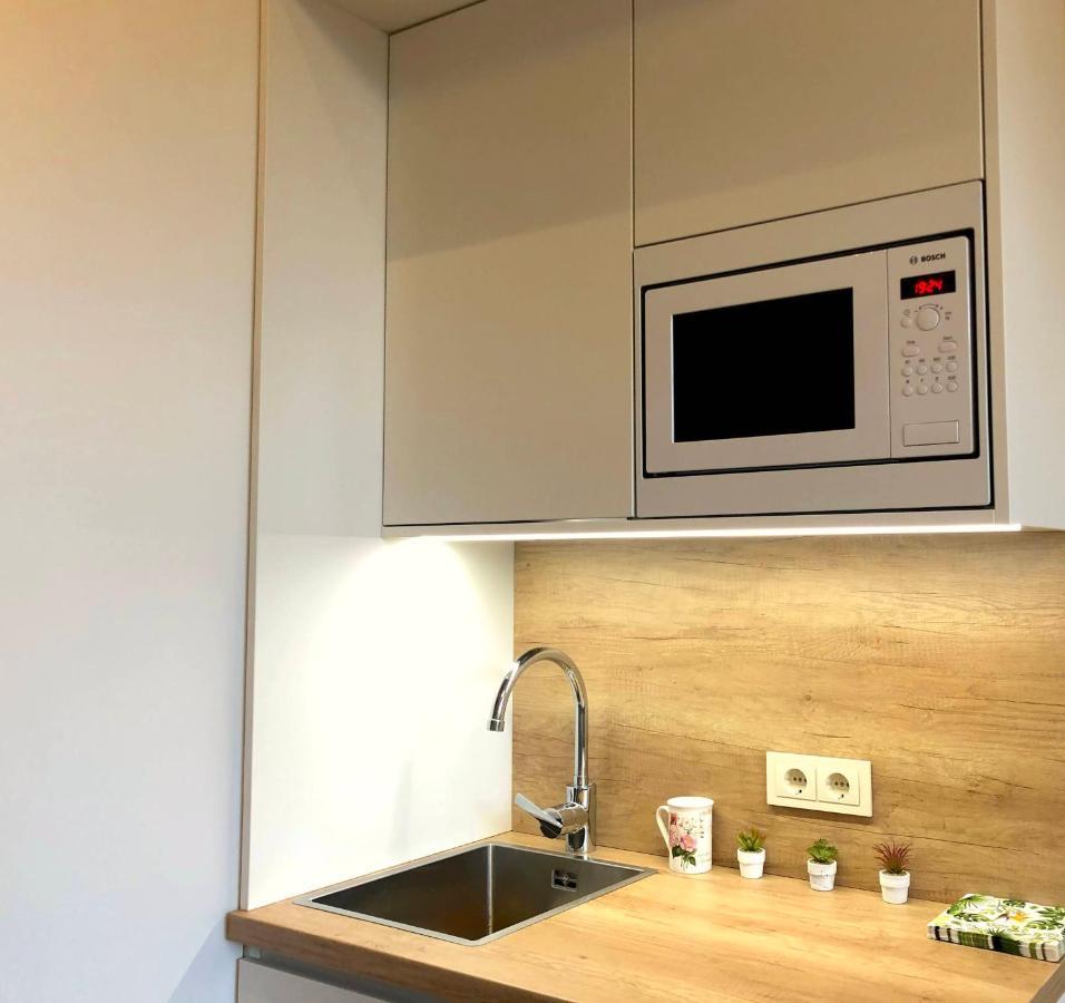 Centrally Located Apartment Overlooking Vermanes Park Рига Экстерьер фото