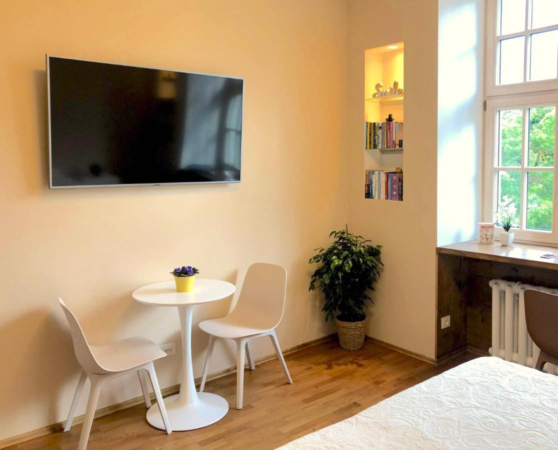 Centrally Located Apartment Overlooking Vermanes Park Рига Экстерьер фото