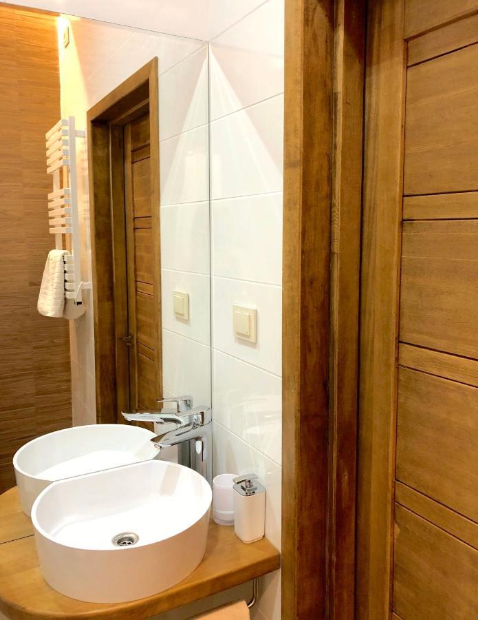 Centrally Located Apartment Overlooking Vermanes Park Рига Экстерьер фото