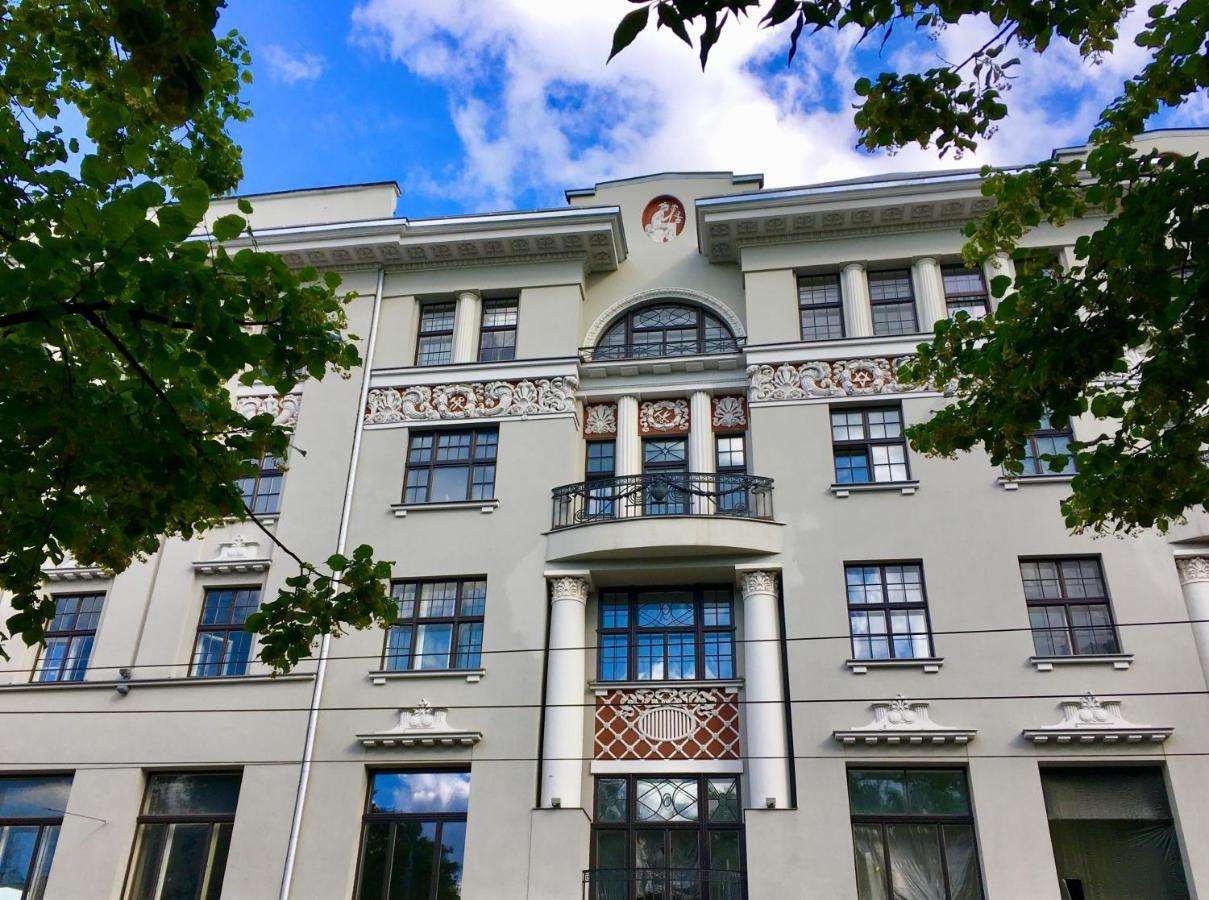 Centrally Located Apartment Overlooking Vermanes Park Рига Экстерьер фото