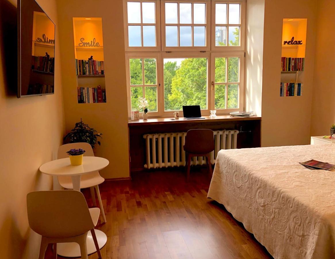 Centrally Located Apartment Overlooking Vermanes Park Рига Экстерьер фото